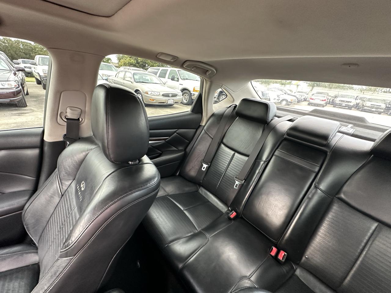 Infiniti M  2011