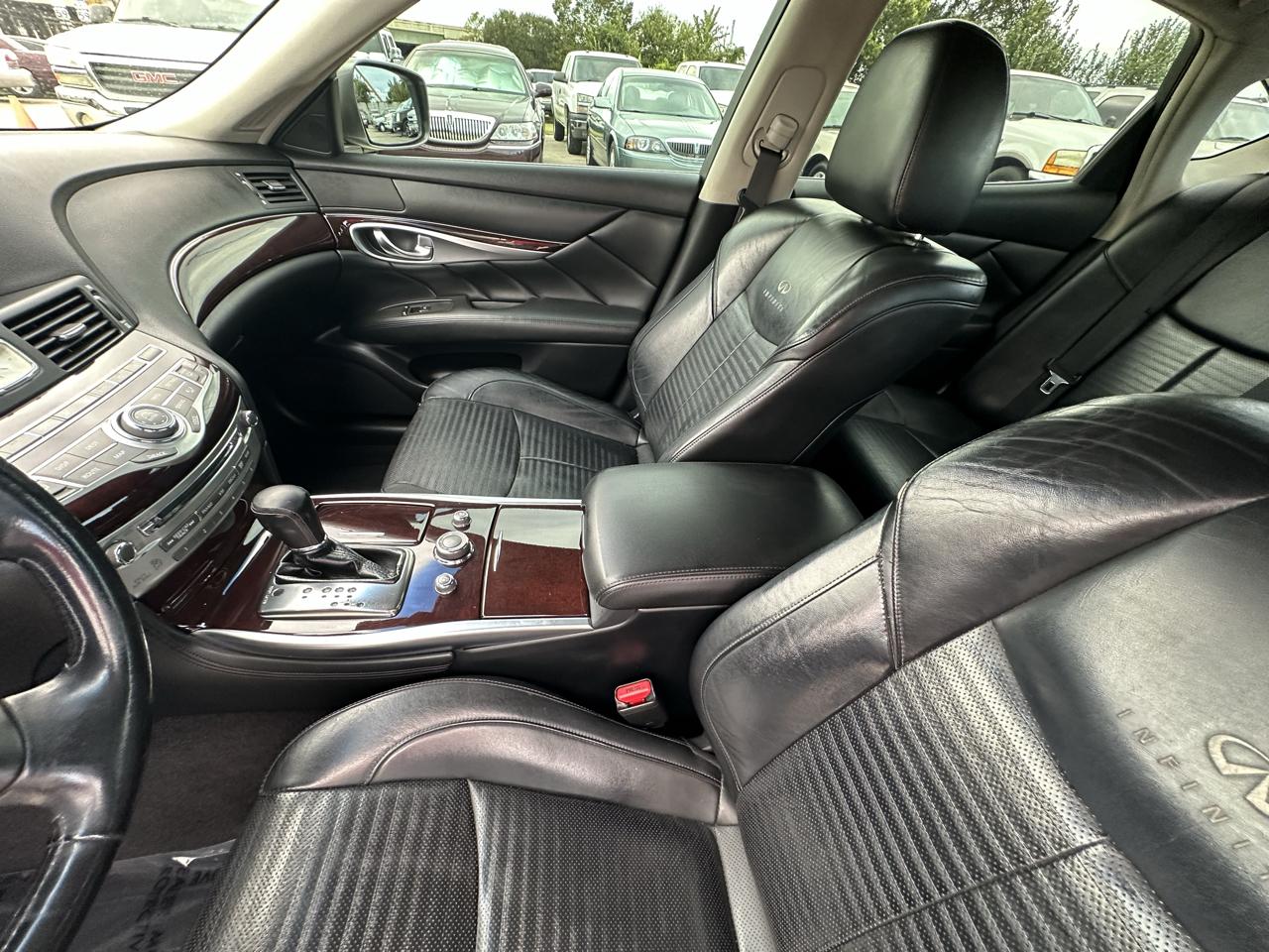 Infiniti M  2011