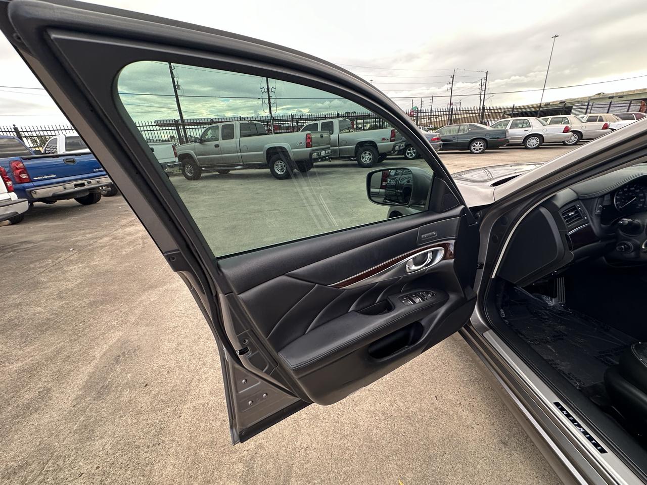 Infiniti M  2011