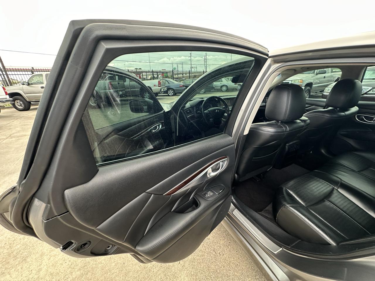 Infiniti M  2011