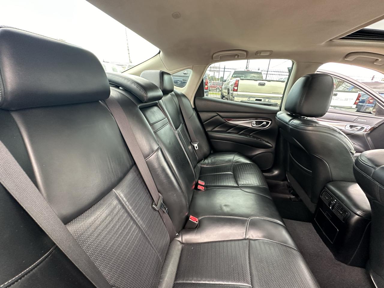 Infiniti M  2011