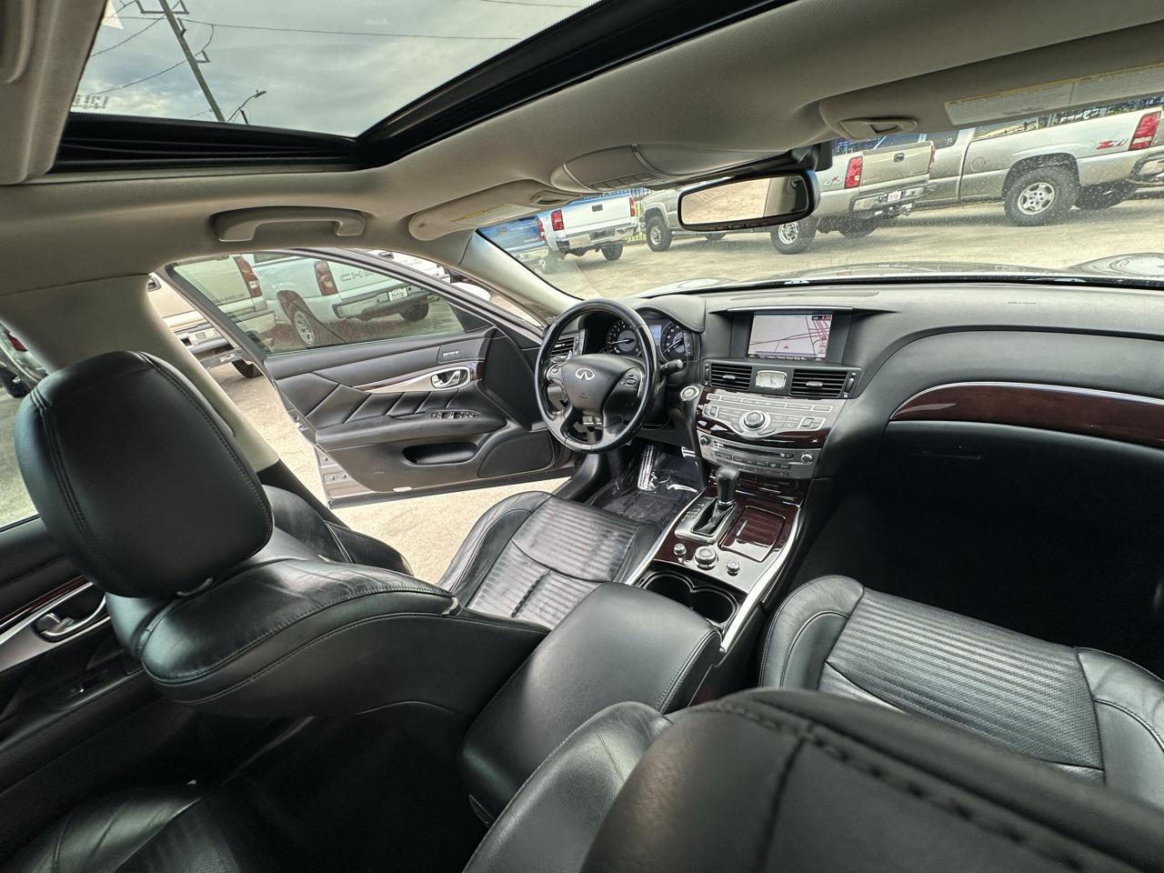 Infiniti M  2011