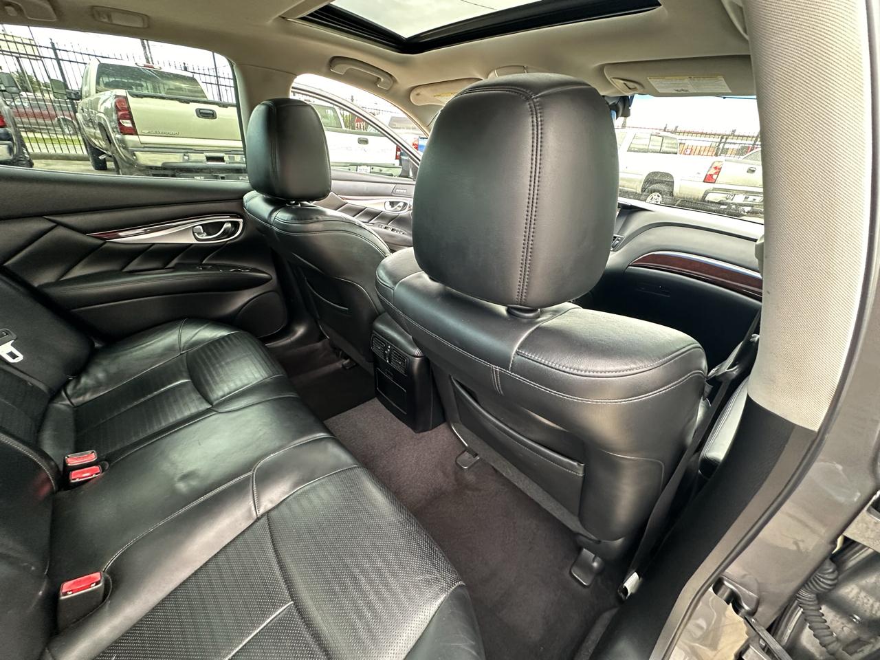 Infiniti M  2011