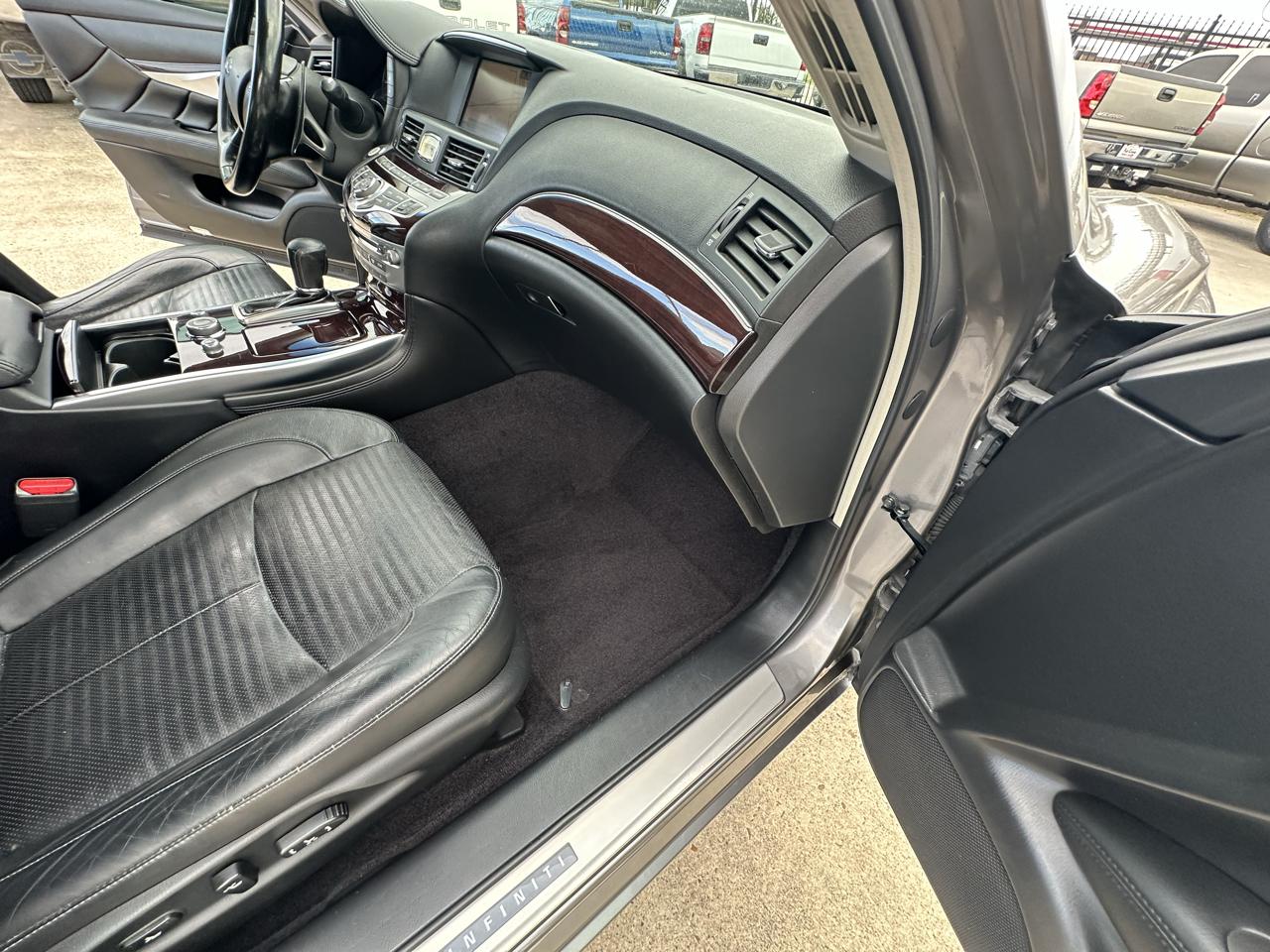 Infiniti M  2011