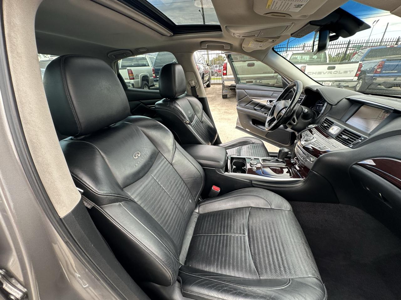Infiniti M  2011