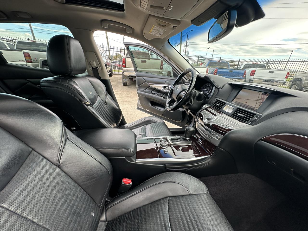 Infiniti M  2011