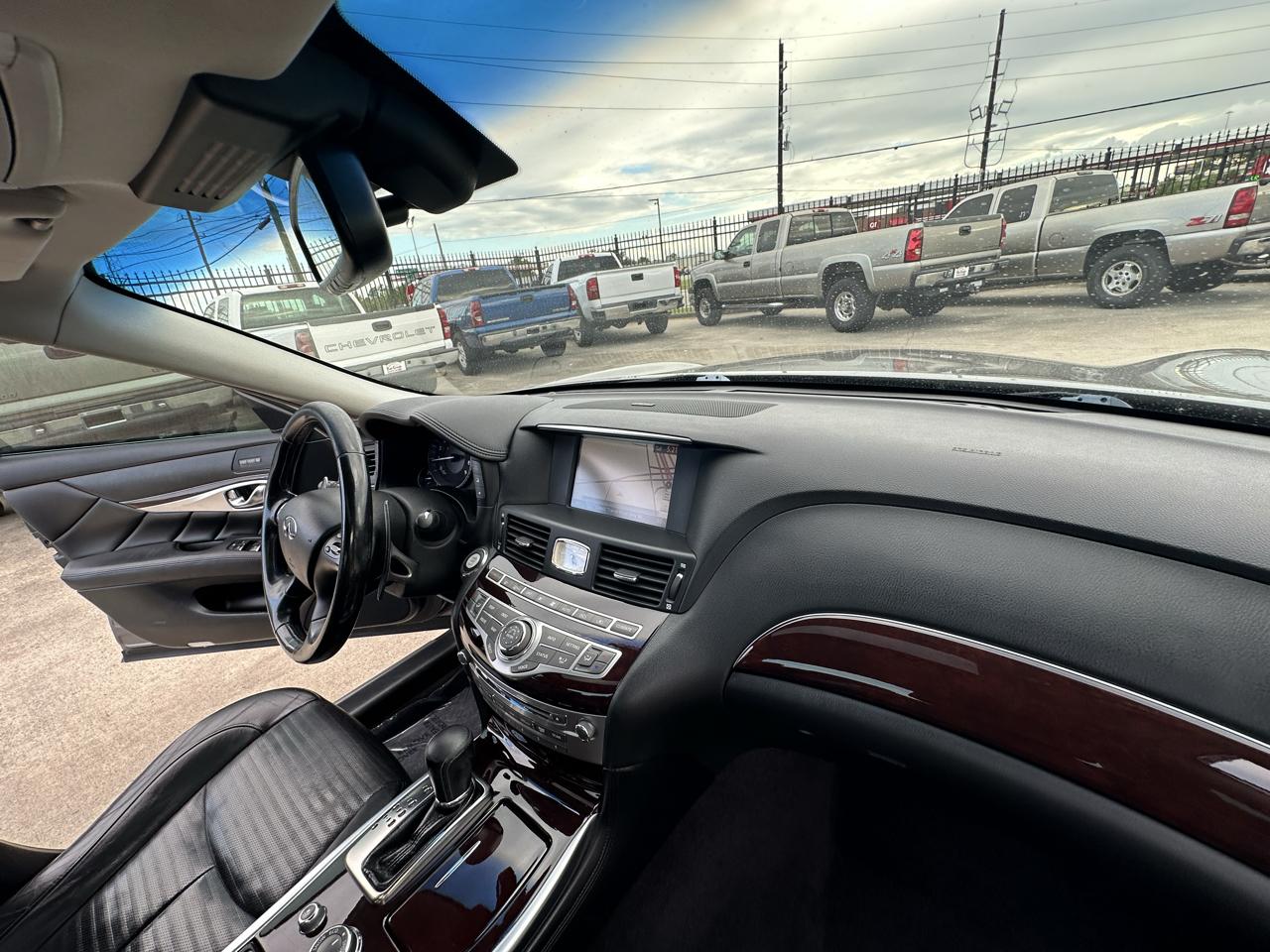 Infiniti M  2011