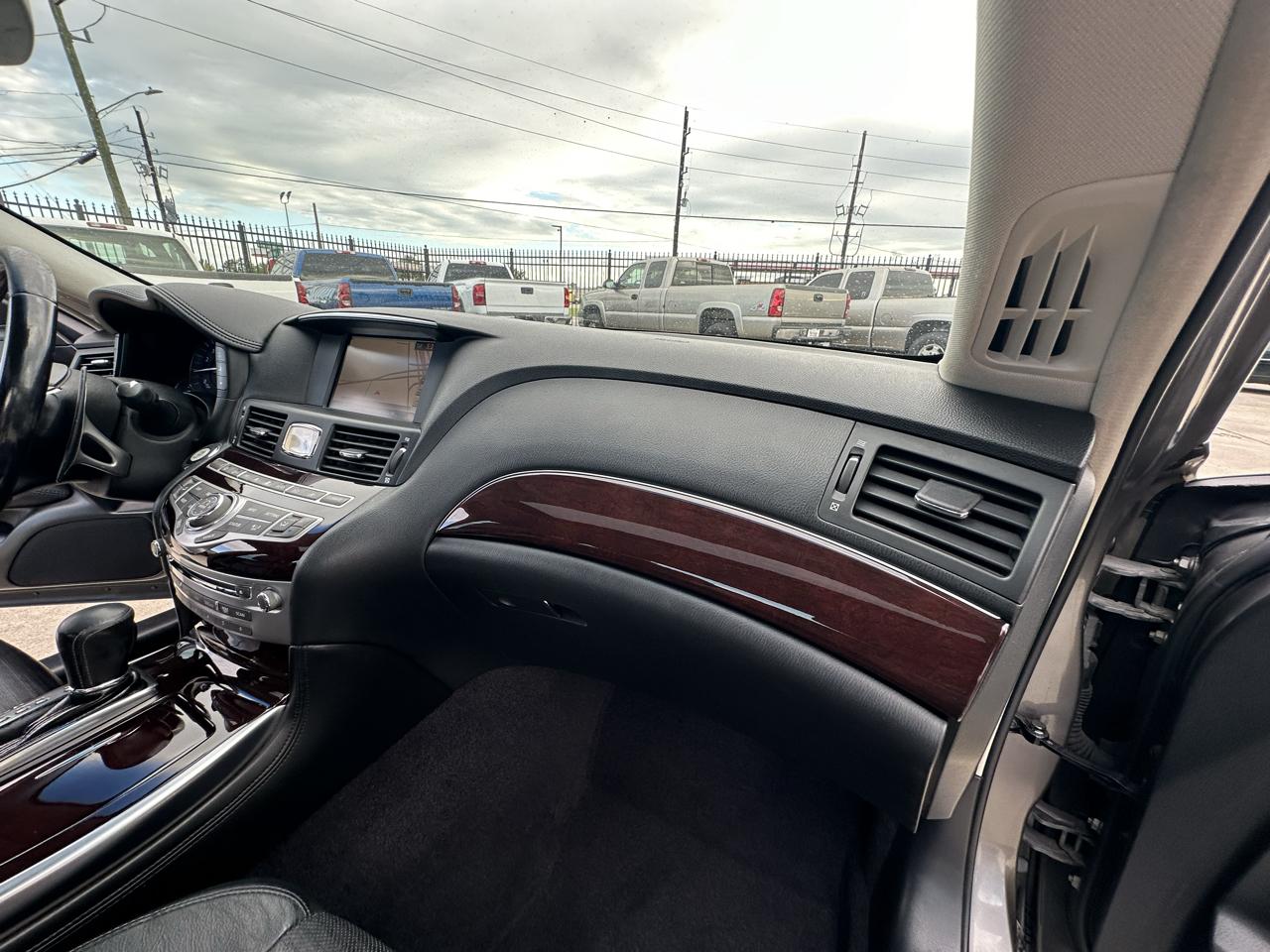 Infiniti M  2011