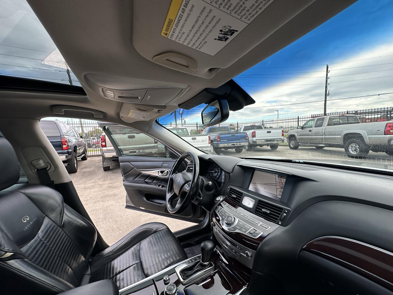 Infiniti M  2011