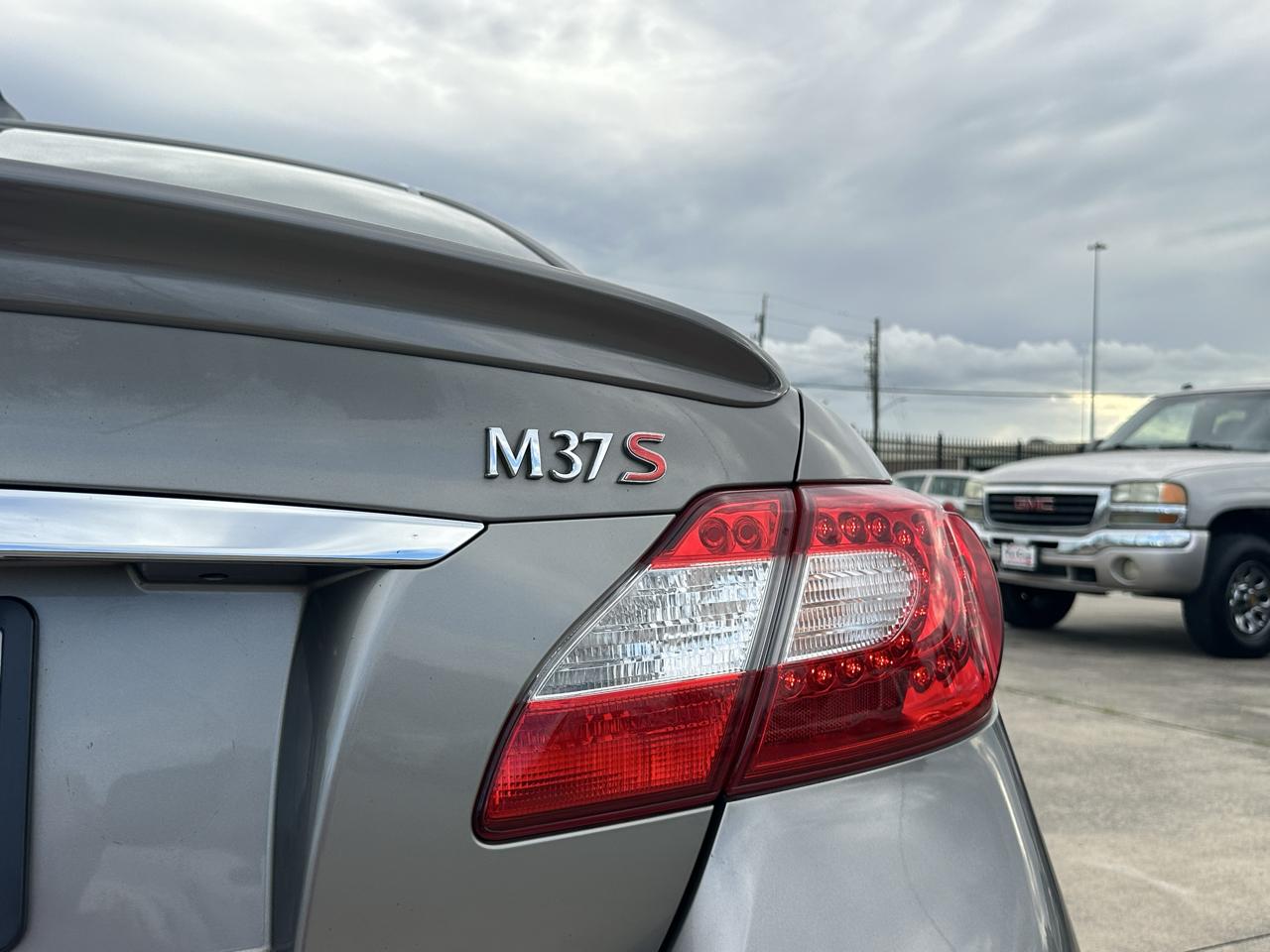 Infiniti M  2011