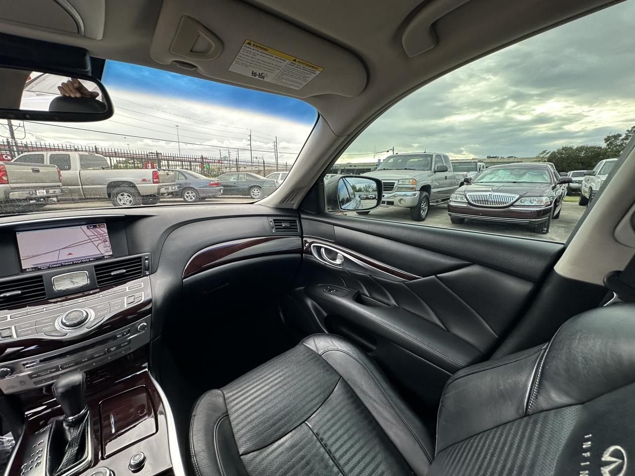 Infiniti M  2011