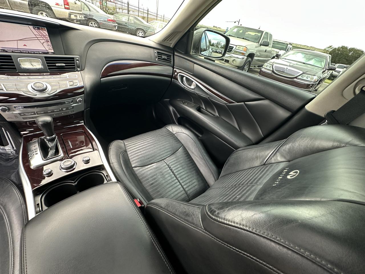 Infiniti M  2011