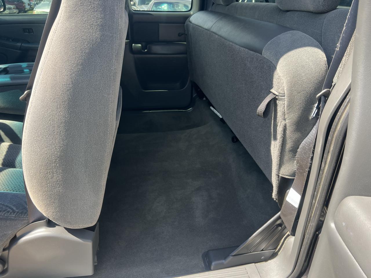 Chevrolet Silverado 1500 Ext. Cab Short Bed 2WD 2003