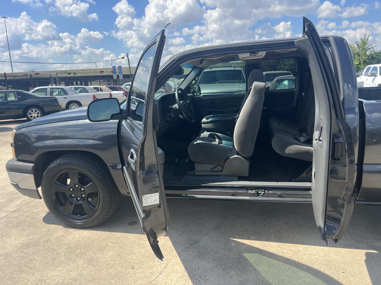 Chevrolet Silverado 1500 Ext. Cab Short Bed 2WD 2003