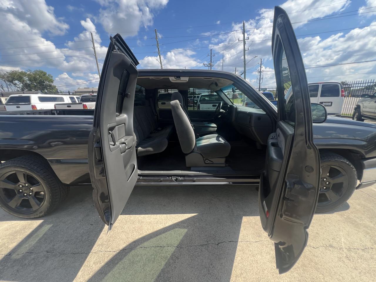 Chevrolet Silverado 1500 Ext. Cab Short Bed 2WD 2003
