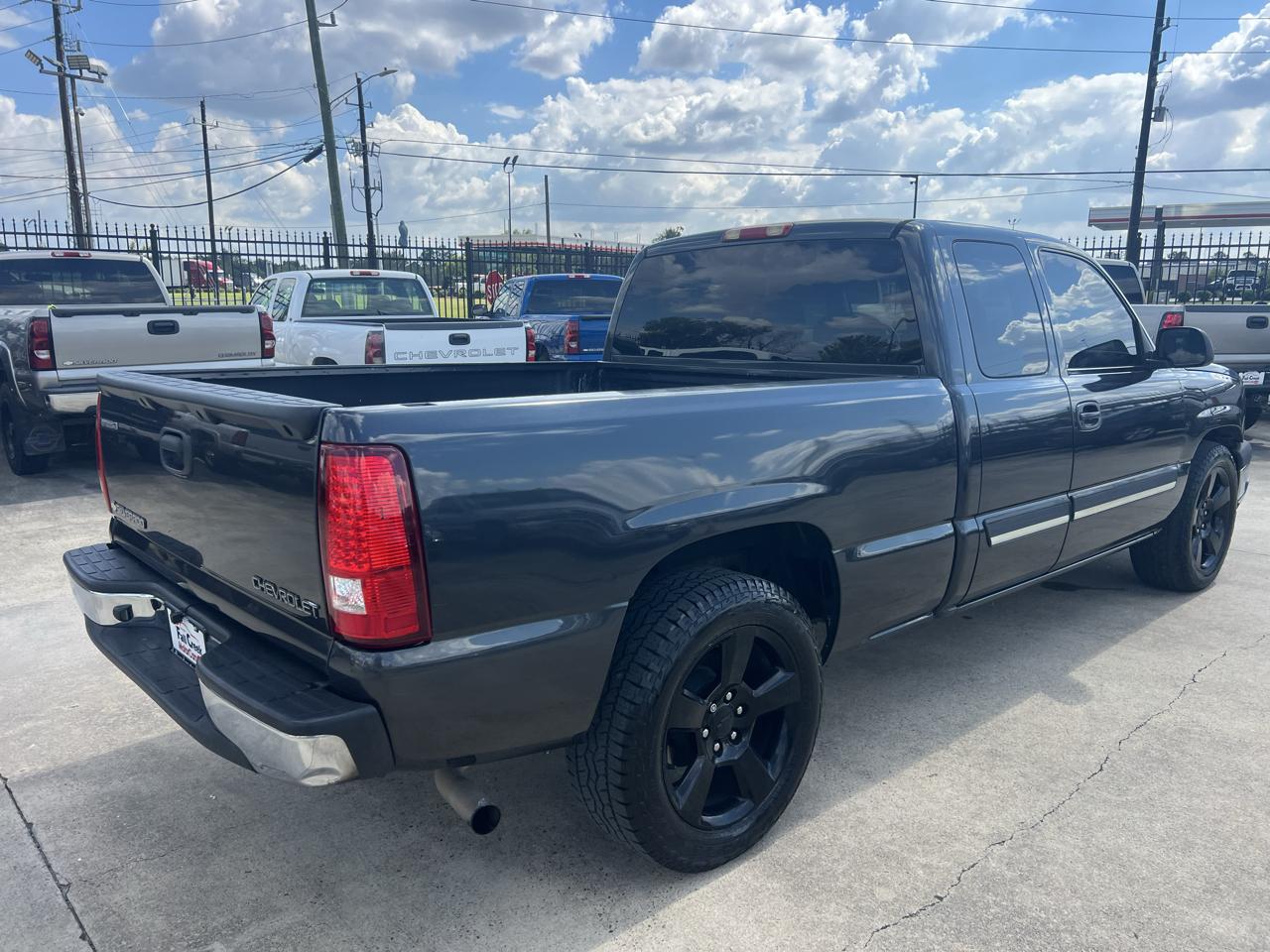 Chevrolet Silverado 1500 Ext. Cab Short Bed 2WD 2003