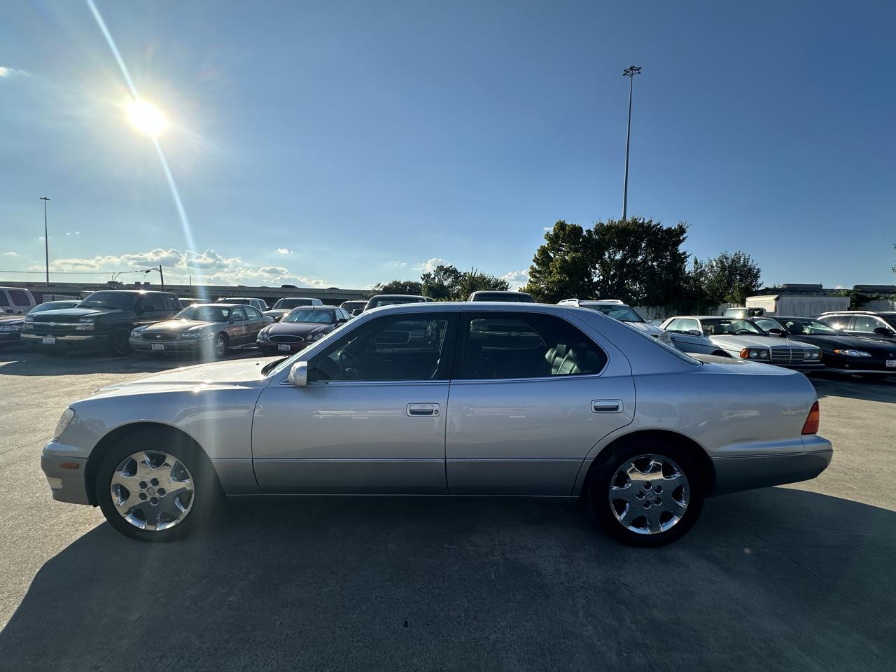 Lexus LS 400 4dr Sedan 1999