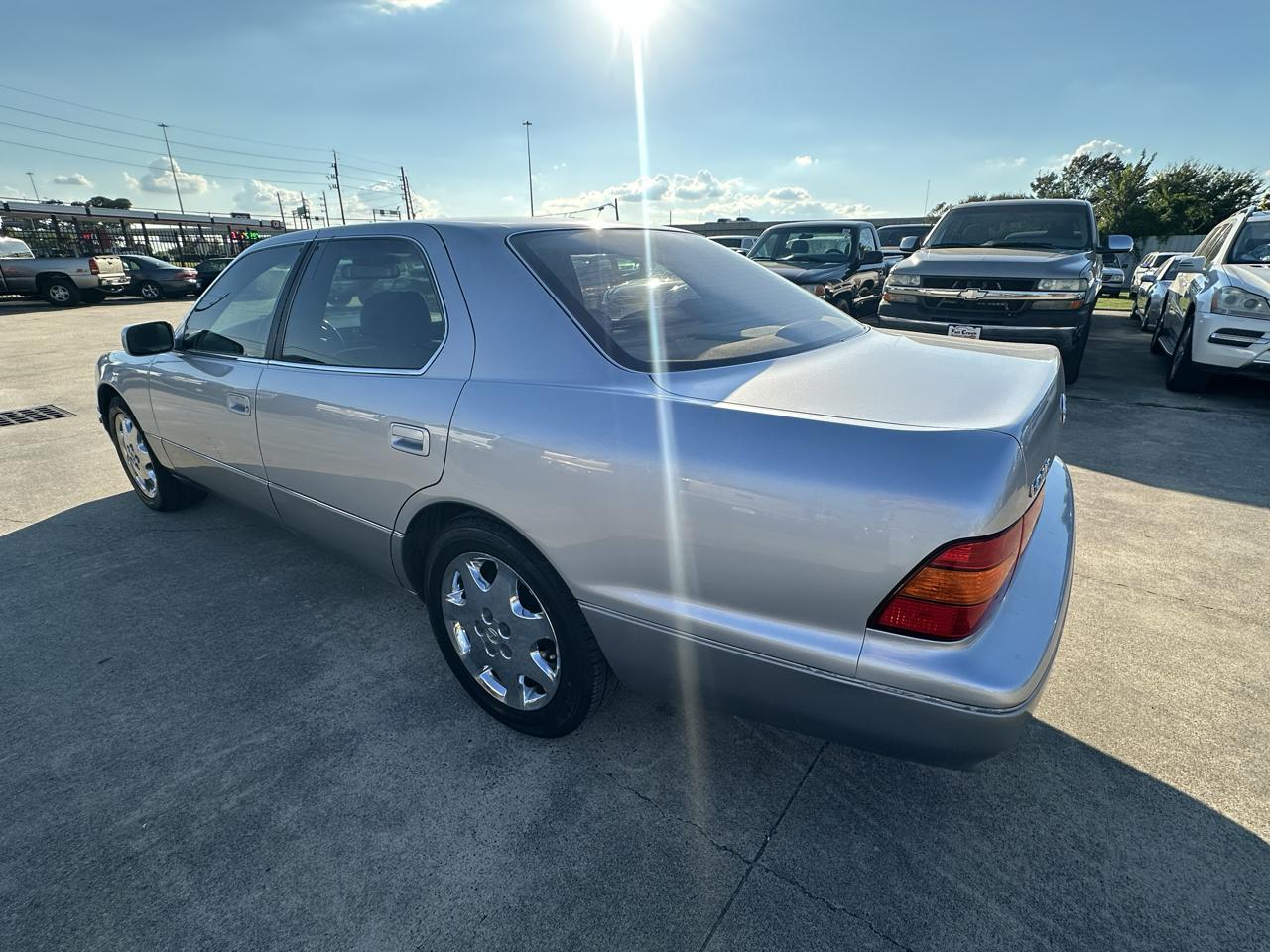 Lexus LS 400 4dr Sedan 1999