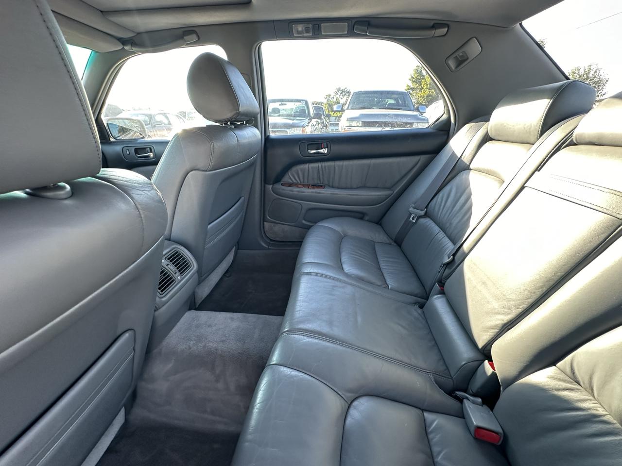 Lexus LS 400 4dr Sedan 1999