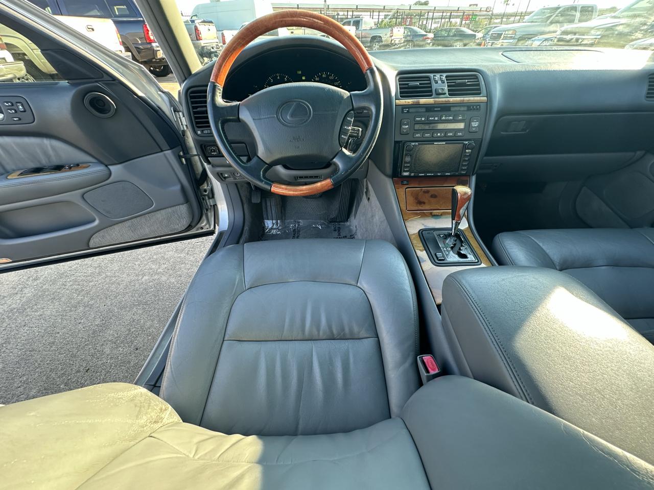 Lexus LS 400 4dr Sedan 1999
