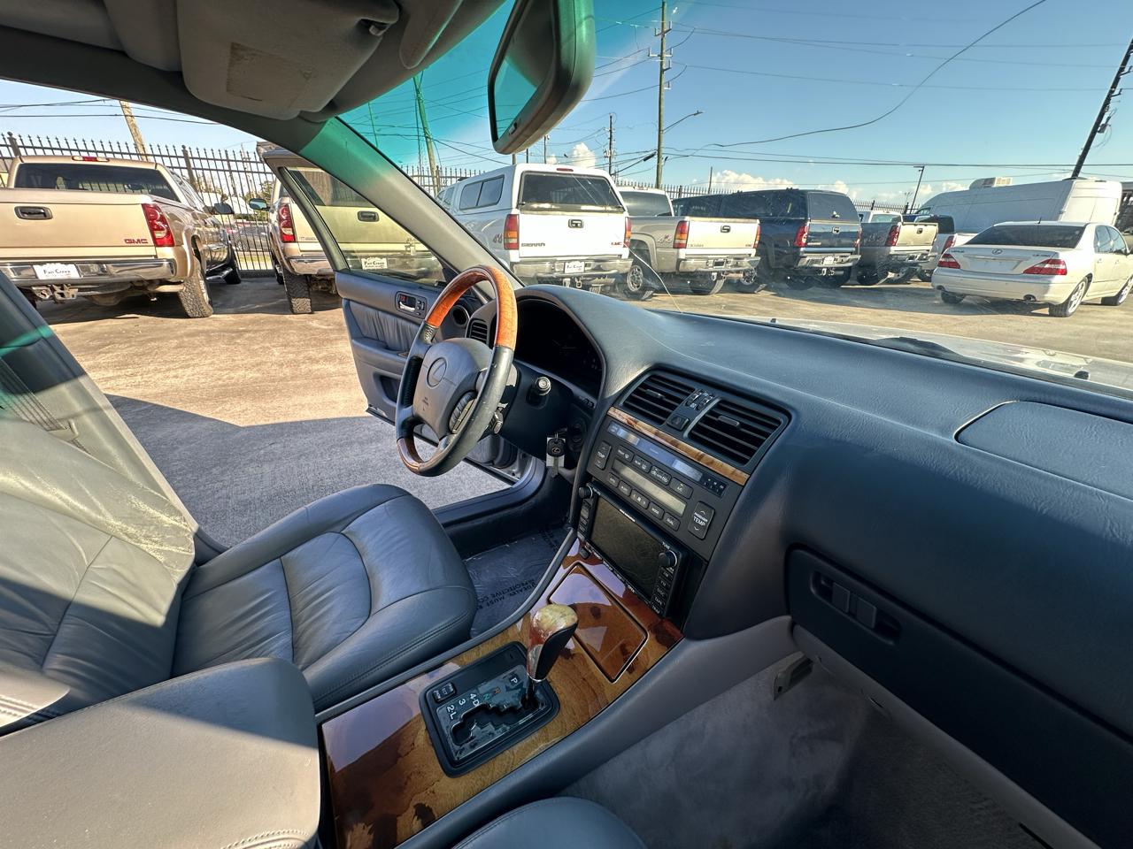 Lexus LS 400 4dr Sedan 1999