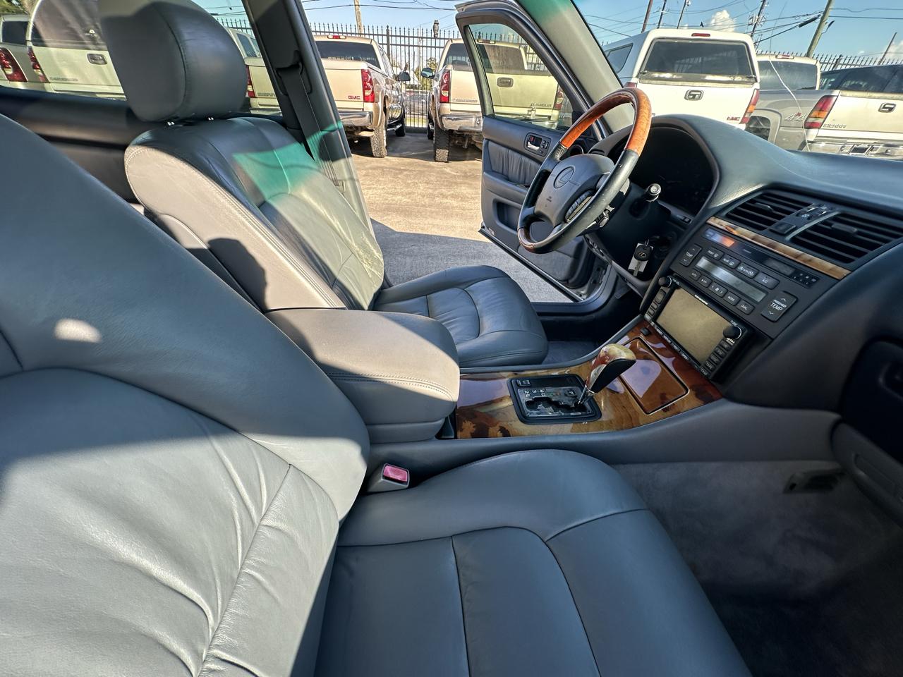 Lexus LS 400 4dr Sedan 1999