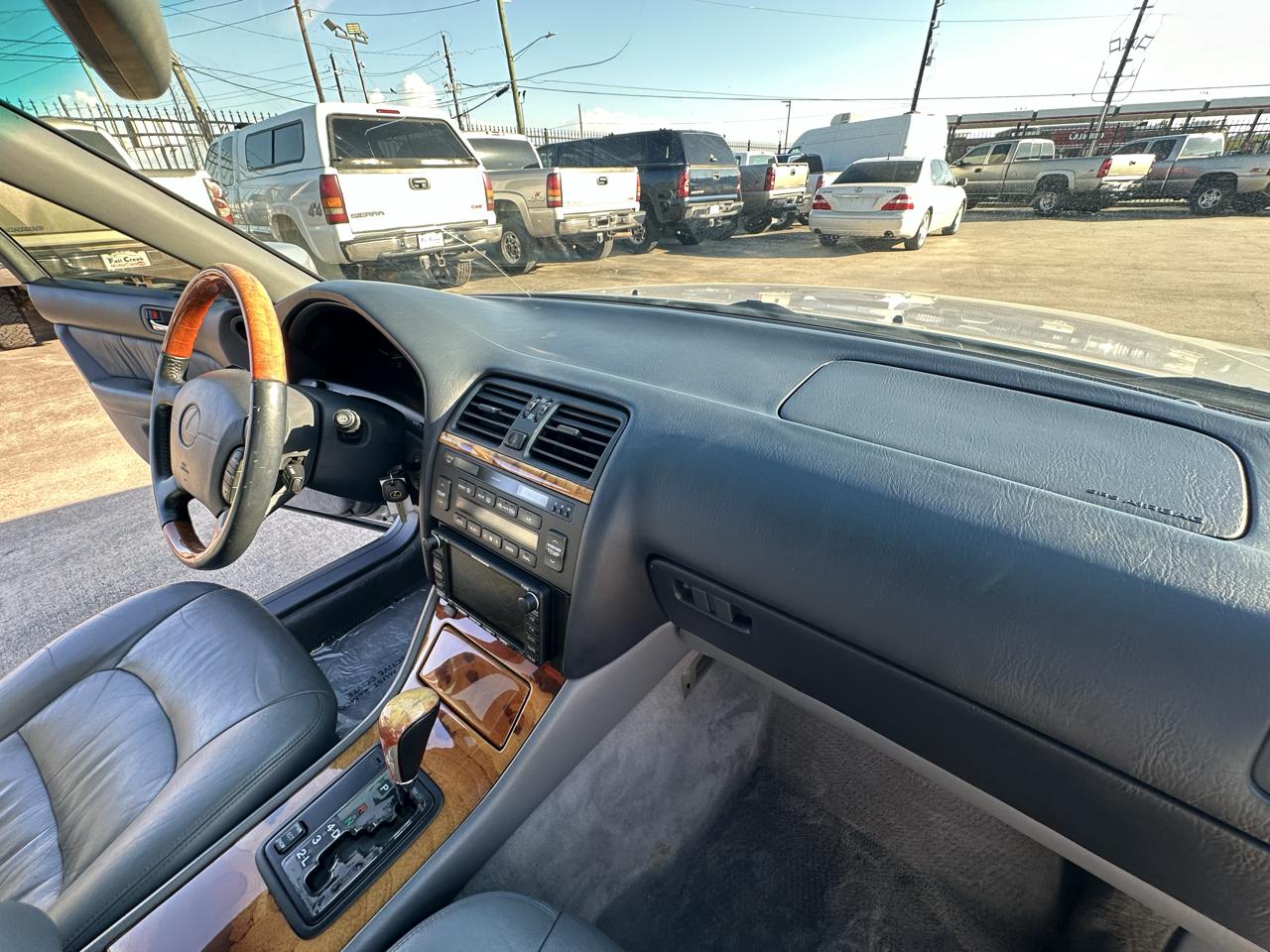 Lexus LS 400 4dr Sedan 1999