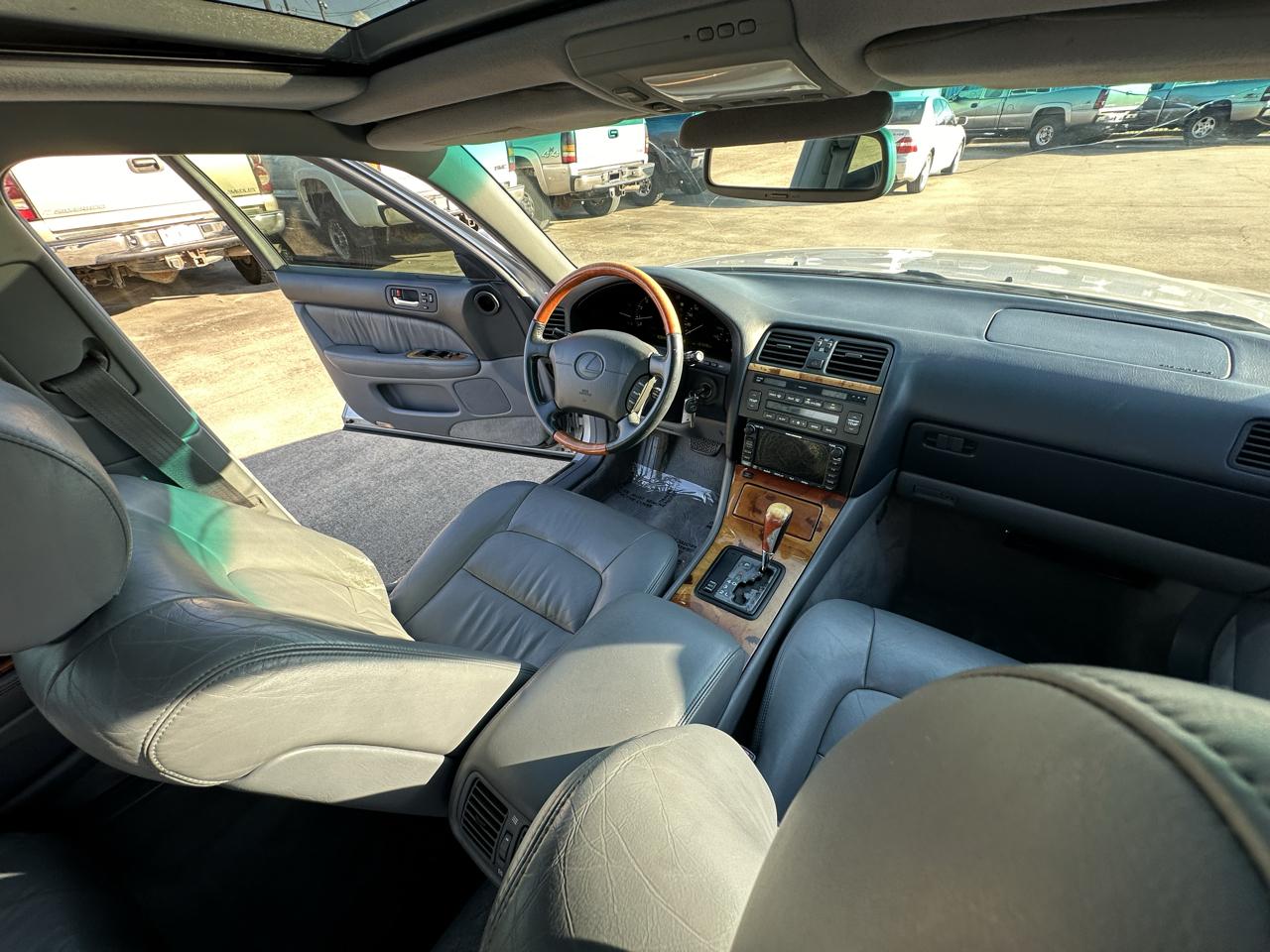 Lexus LS 400 4dr Sedan 1999