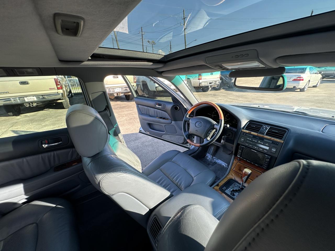 Lexus LS 400 4dr Sedan 1999