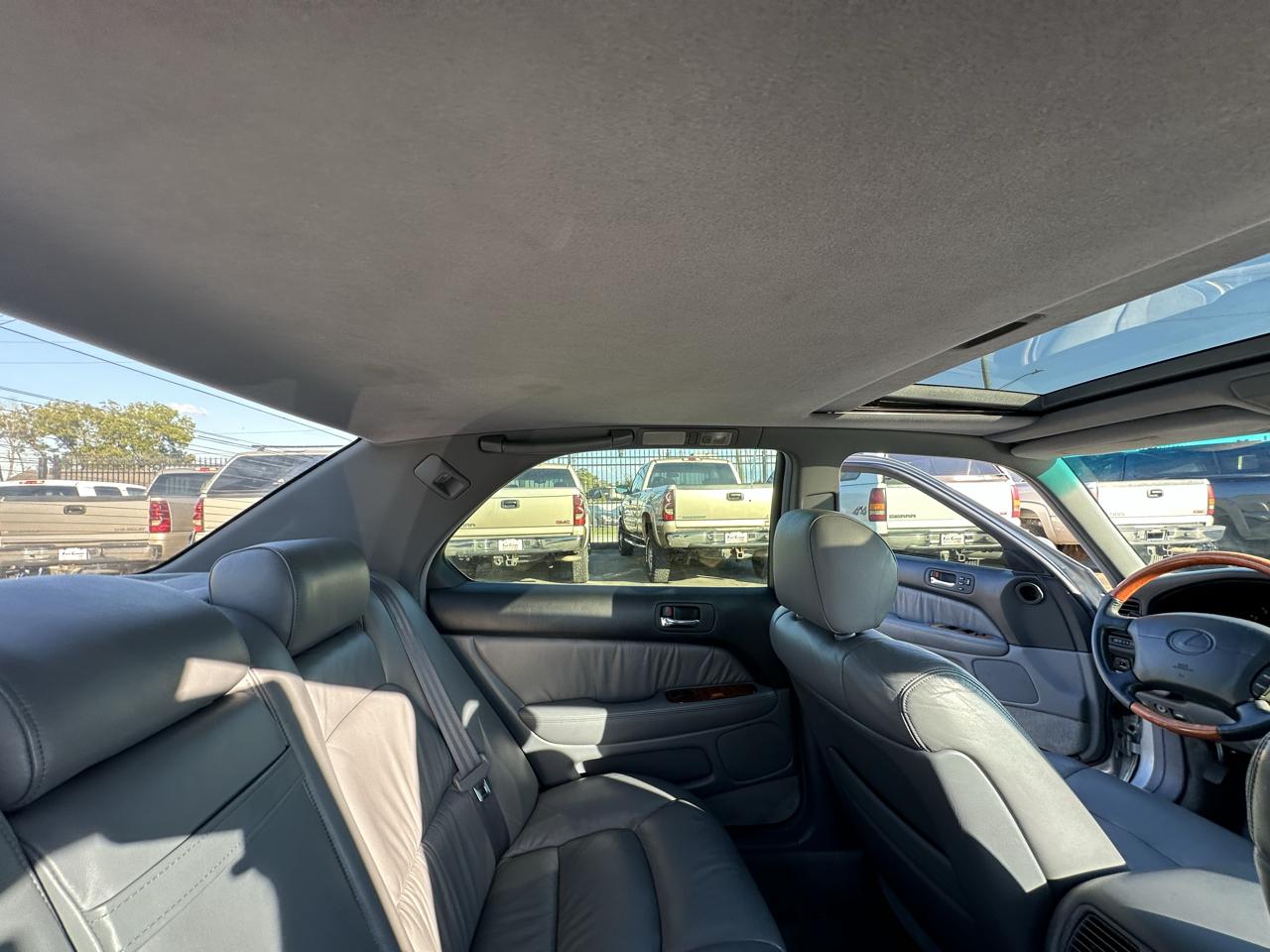 Lexus LS 400 4dr Sedan 1999