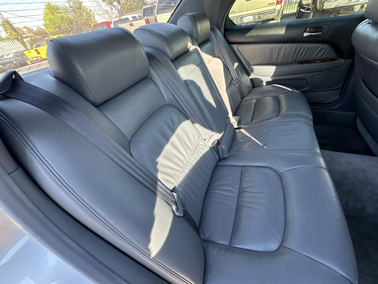 Lexus LS 400 4dr Sedan 1999