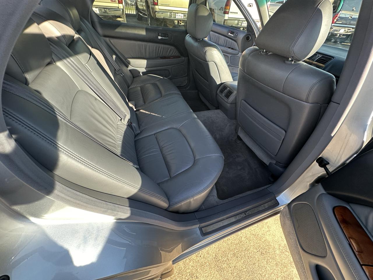 Lexus LS 400 4dr Sedan 1999