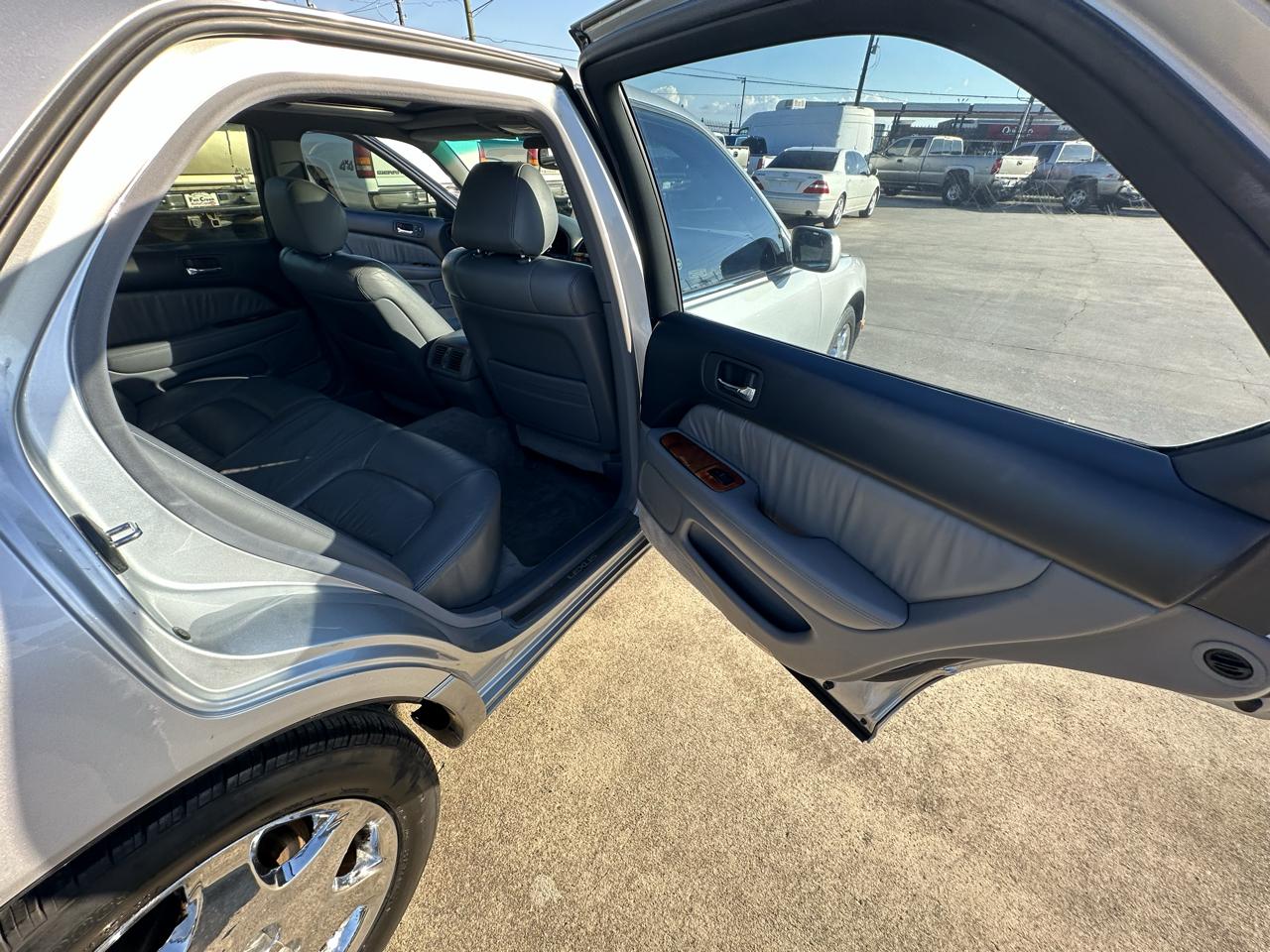 Lexus LS 400 4dr Sedan 1999