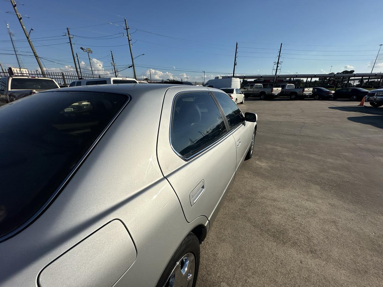 Lexus LS 400 4dr Sedan 1999