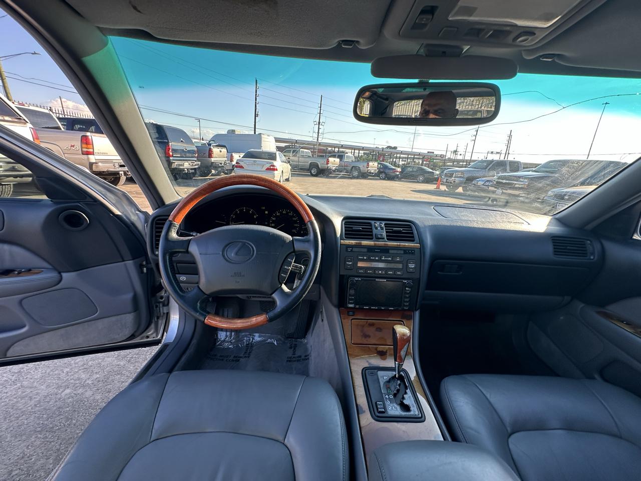Lexus LS 400 4dr Sedan 1999