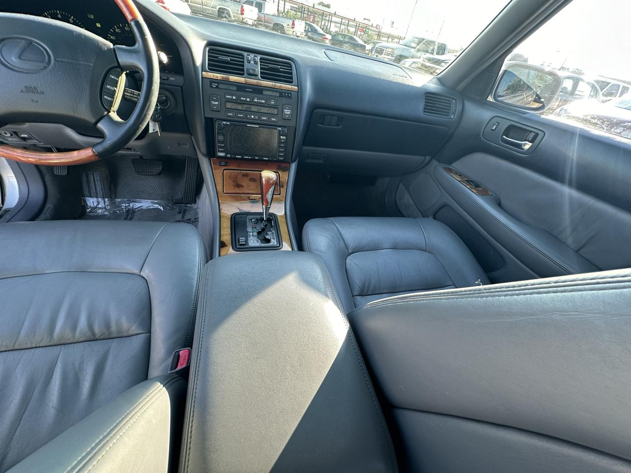 Lexus LS 400 4dr Sedan 1999
