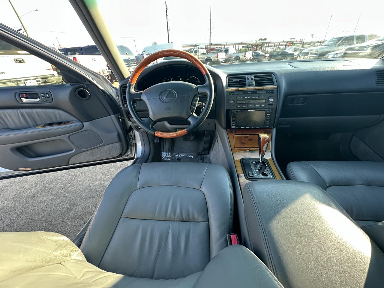 Lexus LS 400 4dr Sedan 1999