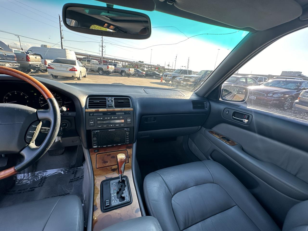 Lexus LS 400 4dr Sedan 1999