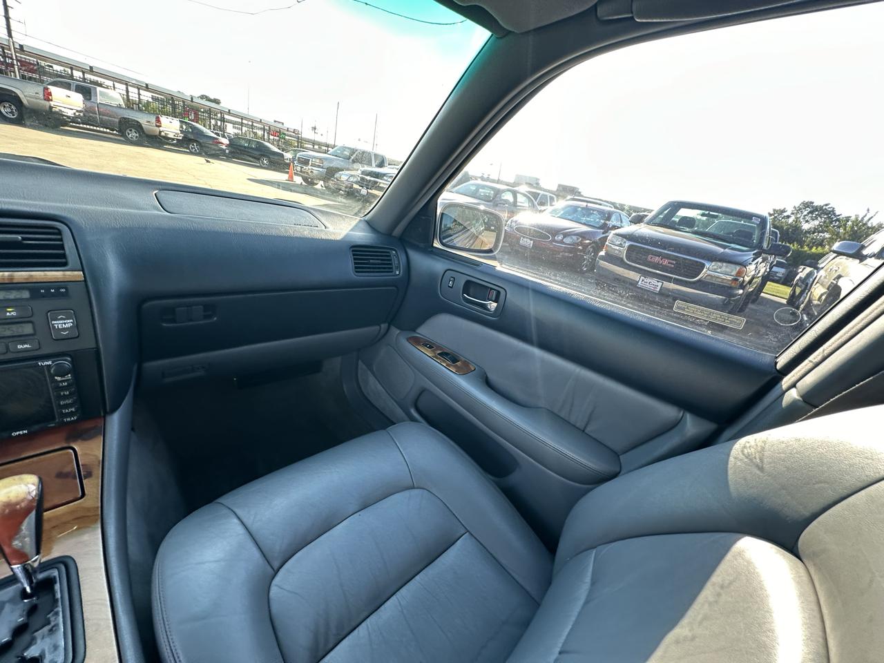 Lexus LS 400 4dr Sedan 1999