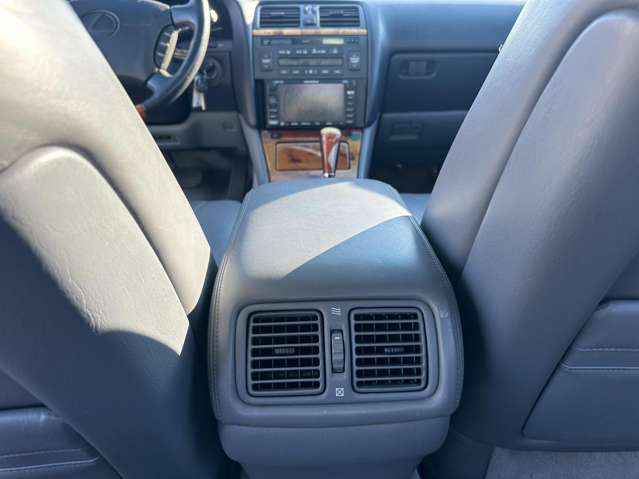 Lexus LS 400 4dr Sedan 1999