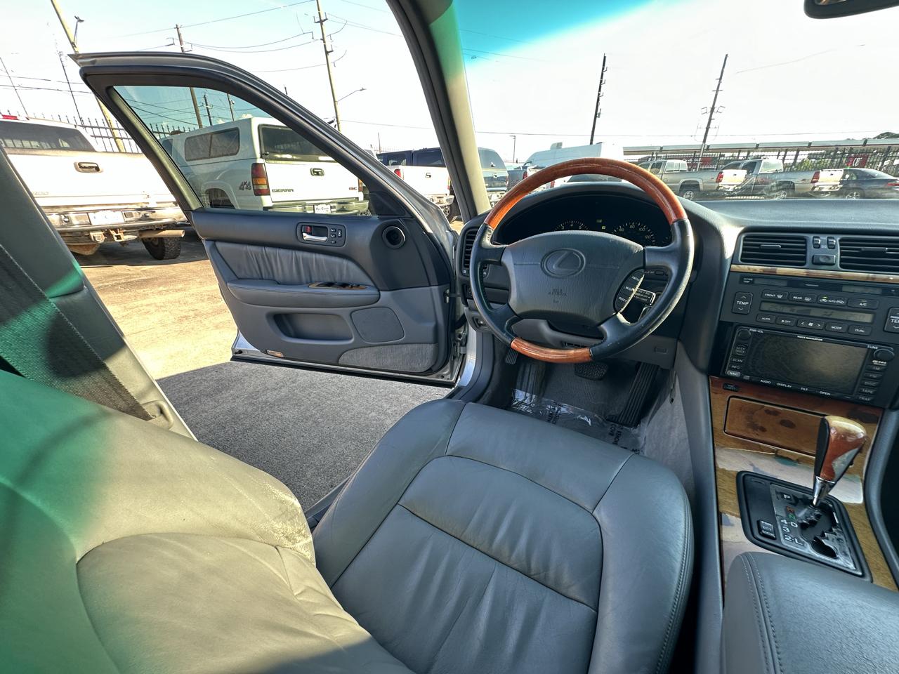 Lexus LS 400 4dr Sedan 1999