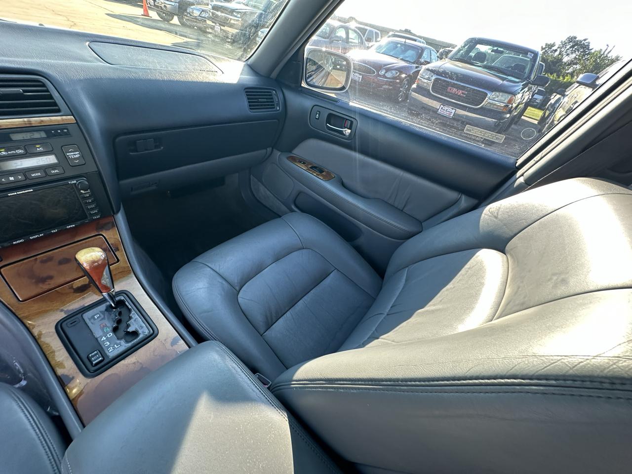 Lexus LS 400 4dr Sedan 1999