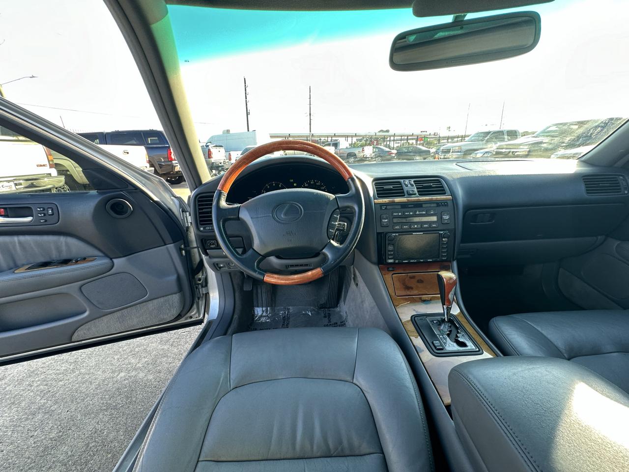 Lexus LS 400 4dr Sedan 1999