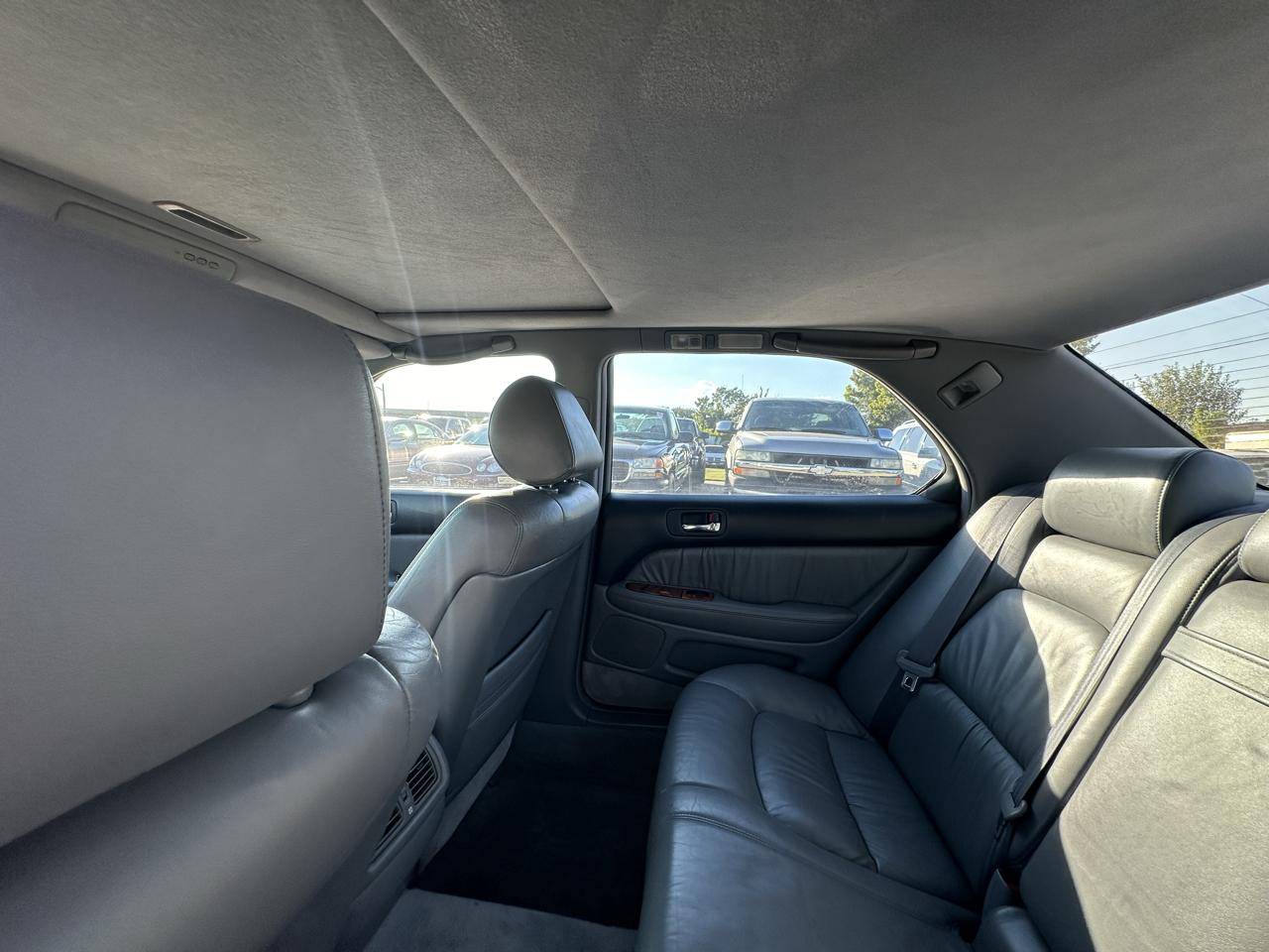 Lexus LS 400 4dr Sedan 1999