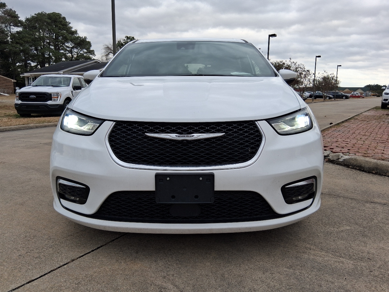 Chrysler Pacifica Touring FWD 2023