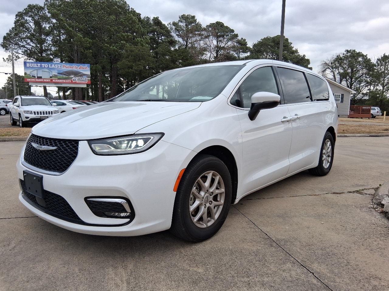 Chrysler Pacifica Touring FWD 2023