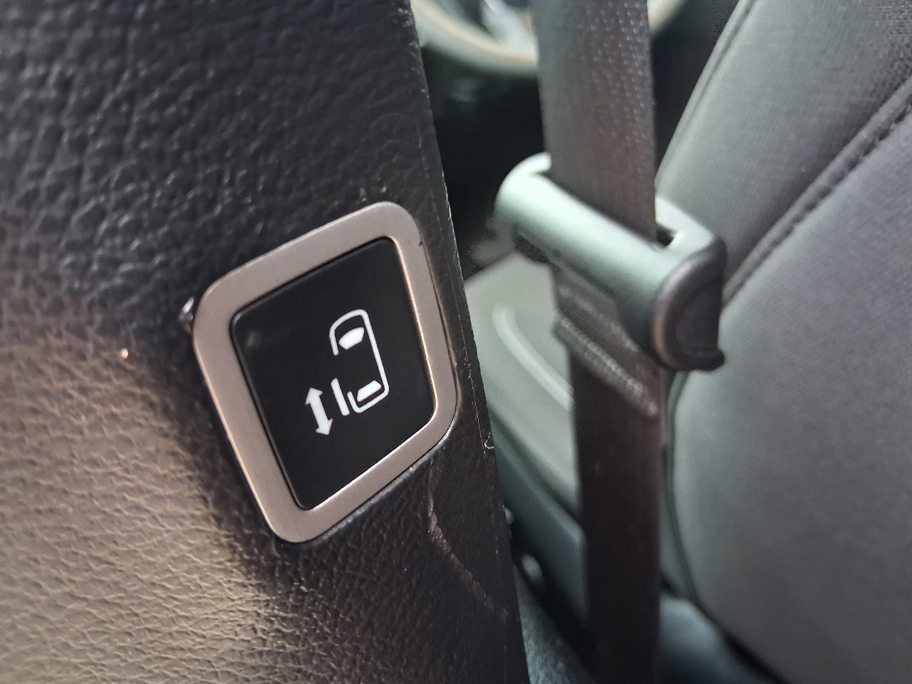 Chrysler Pacifica Touring FWD 2023