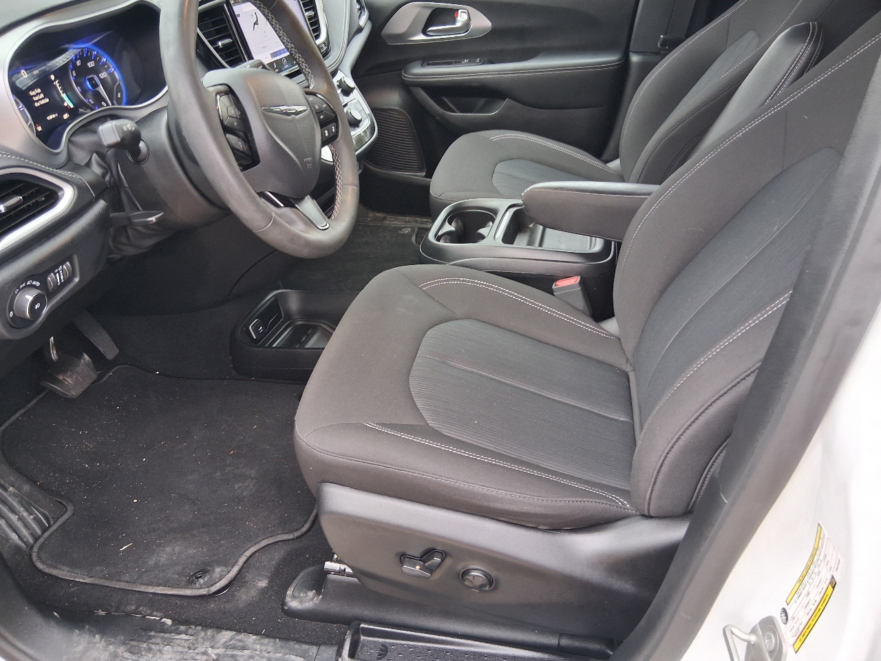 Chrysler Pacifica Touring FWD 2023