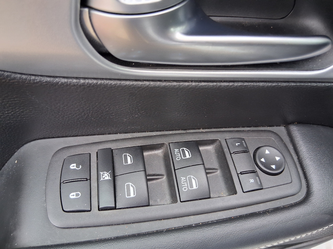 Chrysler Pacifica Touring FWD 2023