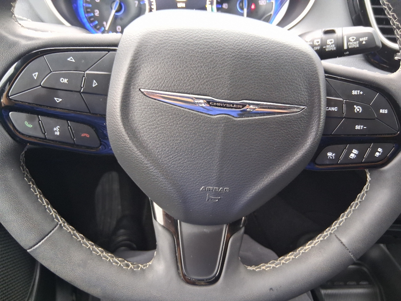 Chrysler Pacifica Touring FWD 2023